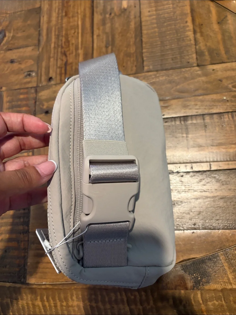 NET lululemon athletica Everywhere Belt Bag in silver - Picture 2 of 4